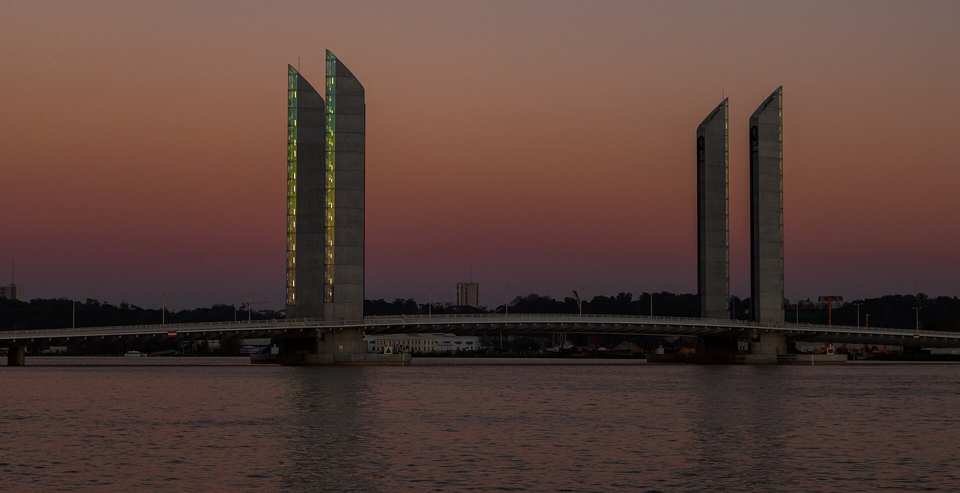 Coucher de soleil sur la Garonne à Bordeaux